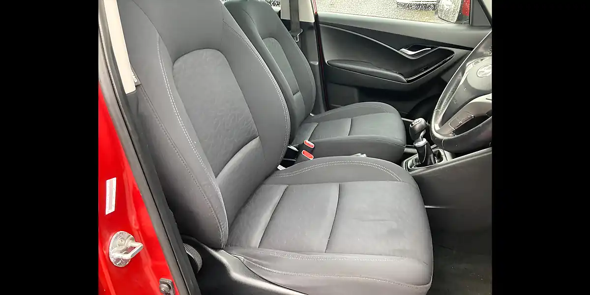 Used 2012 Hyundai IX20 Style Red - Interior and Exterior details 14
