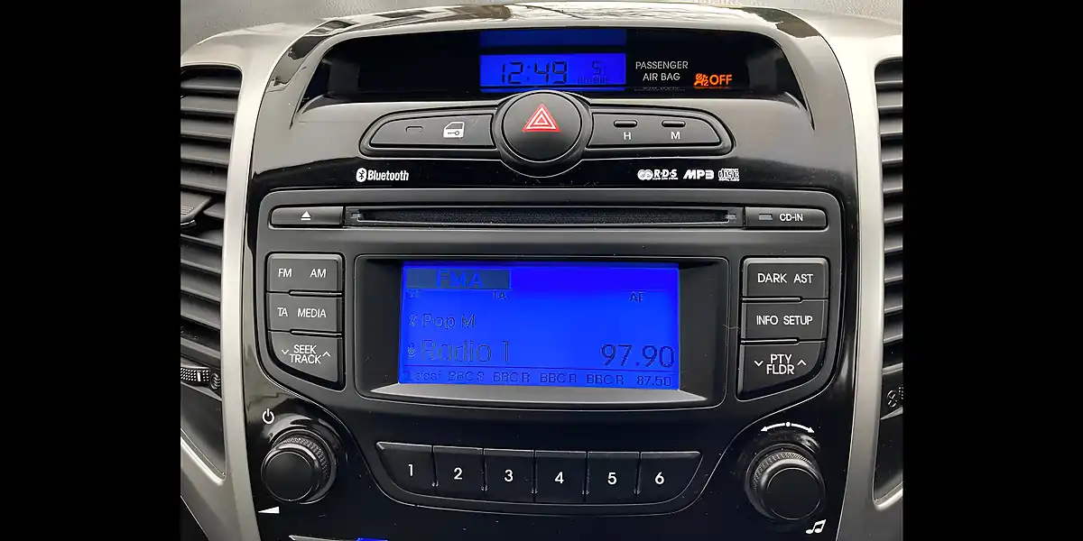 Used 2012 Hyundai IX20 Style Red - Interior and Exterior details 16