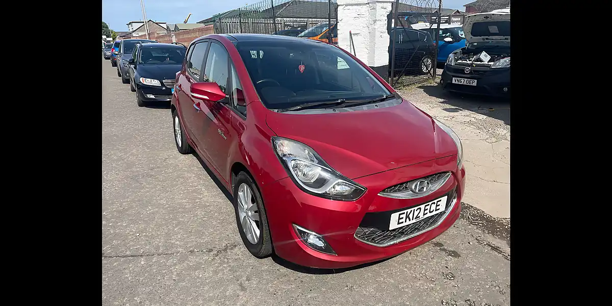 Used 2012 Hyundai IX20 Style Red - Interior and Exterior details 2