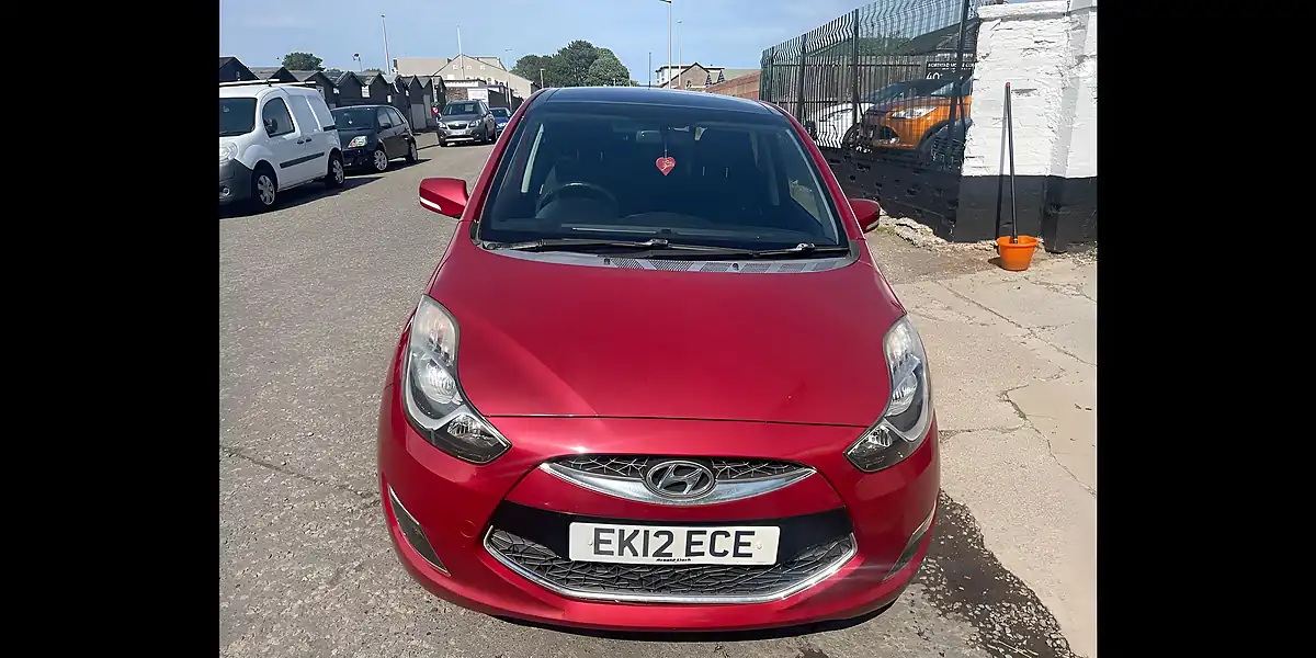 Used 2012 Hyundai IX20 Style Red - Interior and Exterior details 3