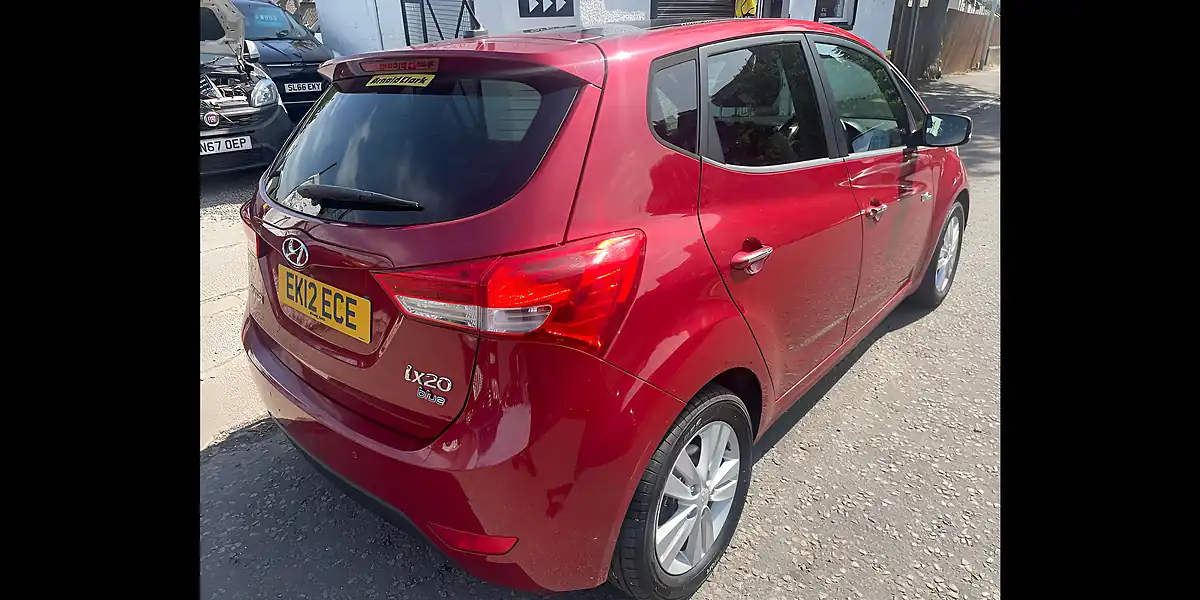 Used 2012 Hyundai IX20 Style Red - Interior and Exterior details 5