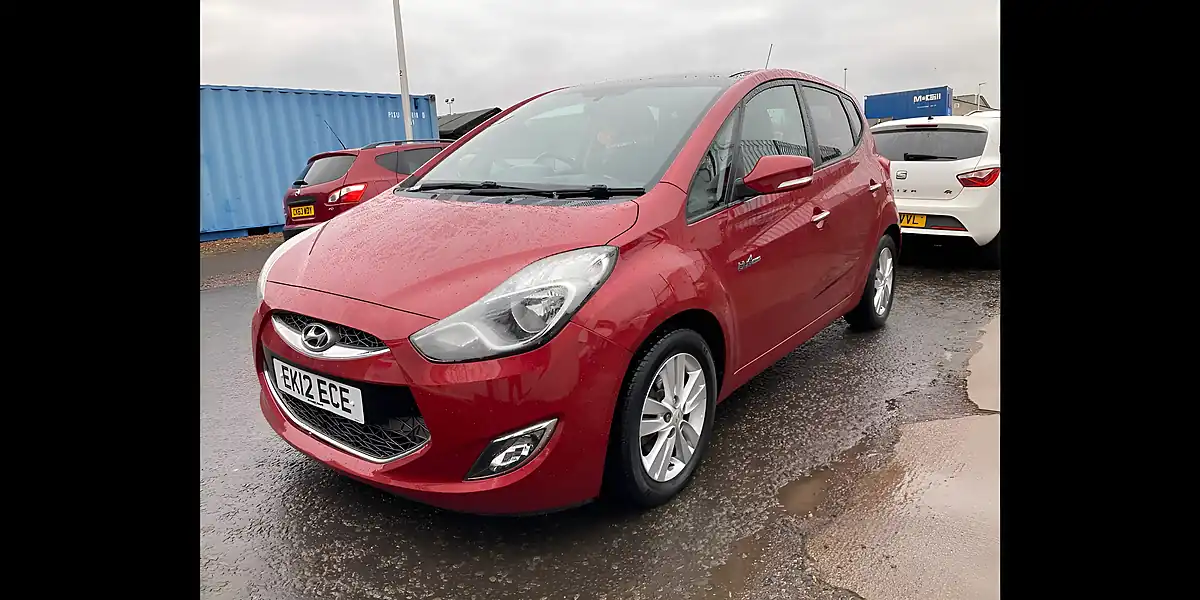 Used 2012 Hyundai IX20 Style Red - Interior and Exterior details 6