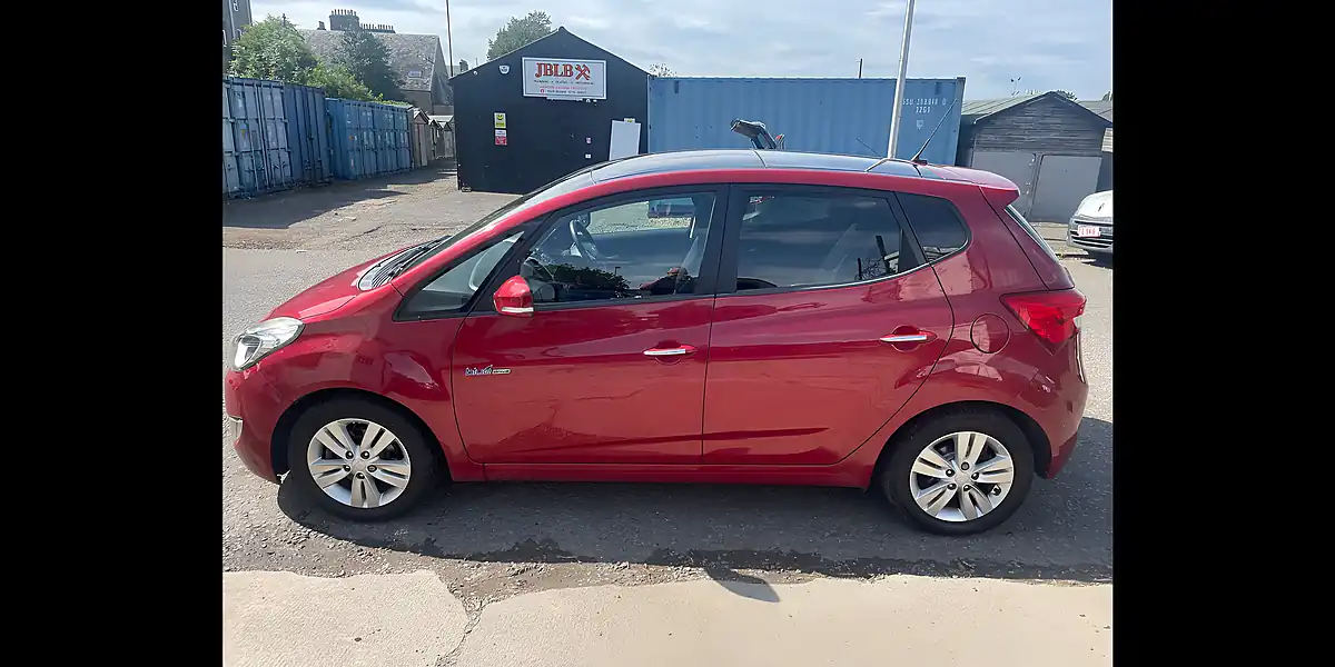 Used 2012 Hyundai IX20 Style Red - Interior and Exterior details 7