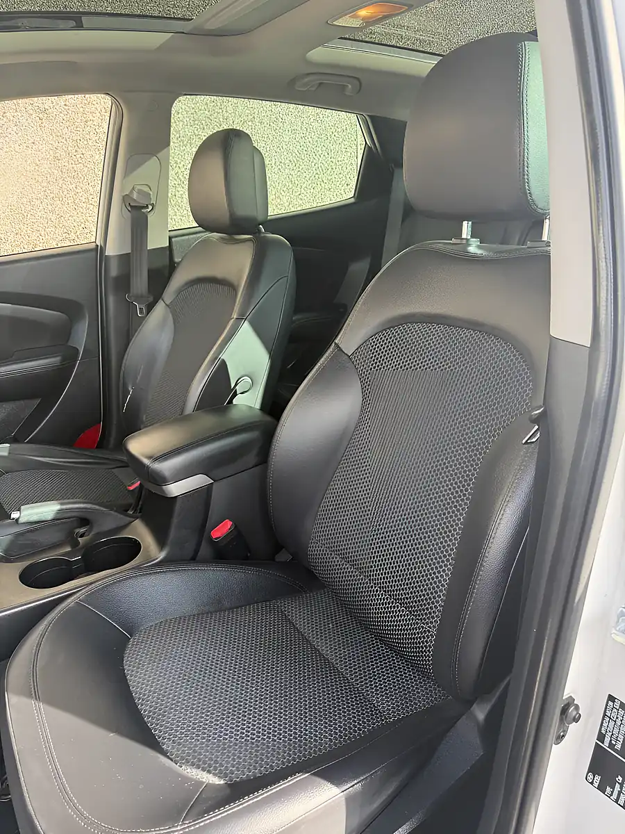 Used 2012 Hyundai IX35 Premium White - Interior and Exterior details 11