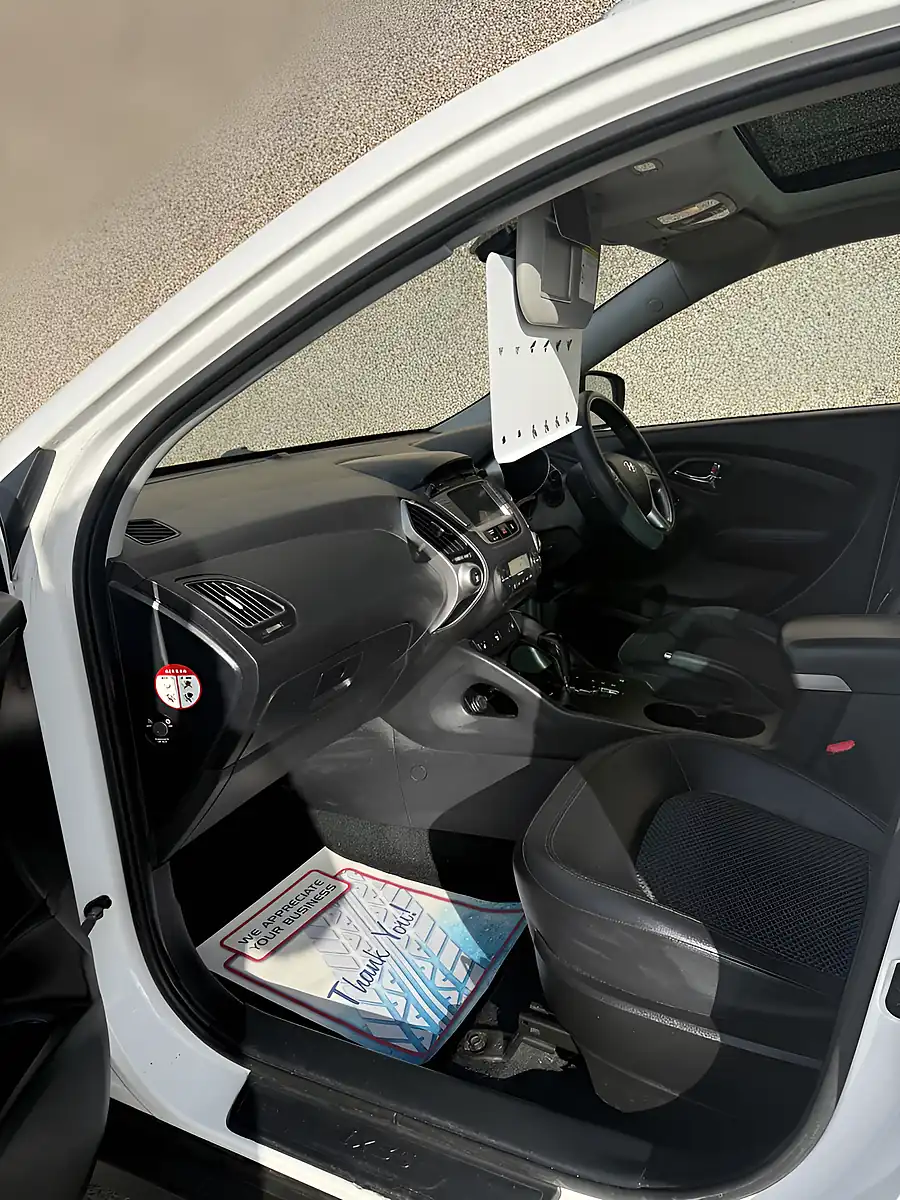 Used 2012 Hyundai IX35 Premium White - Interior and Exterior details 12