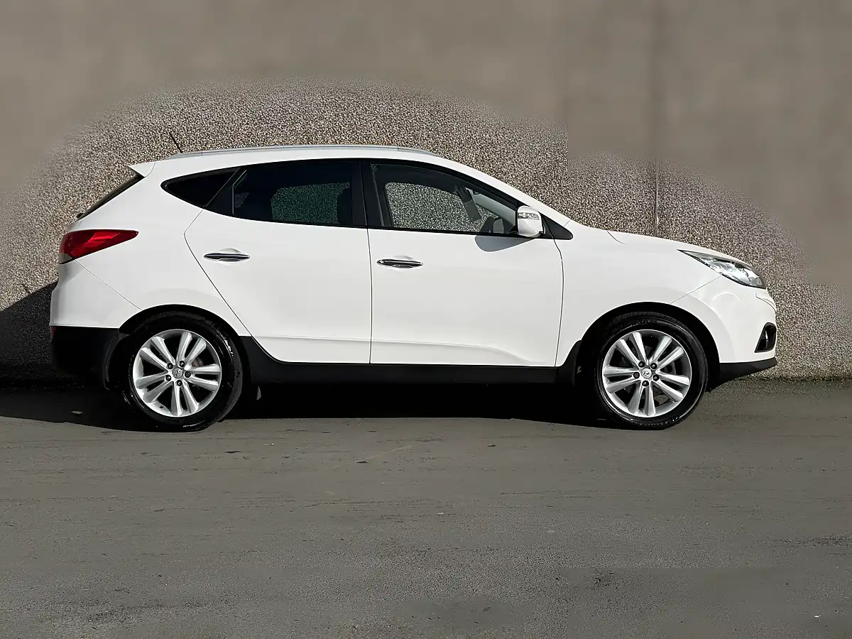 Used 2012 Hyundai IX35 Premium White - Interior and Exterior details 4
