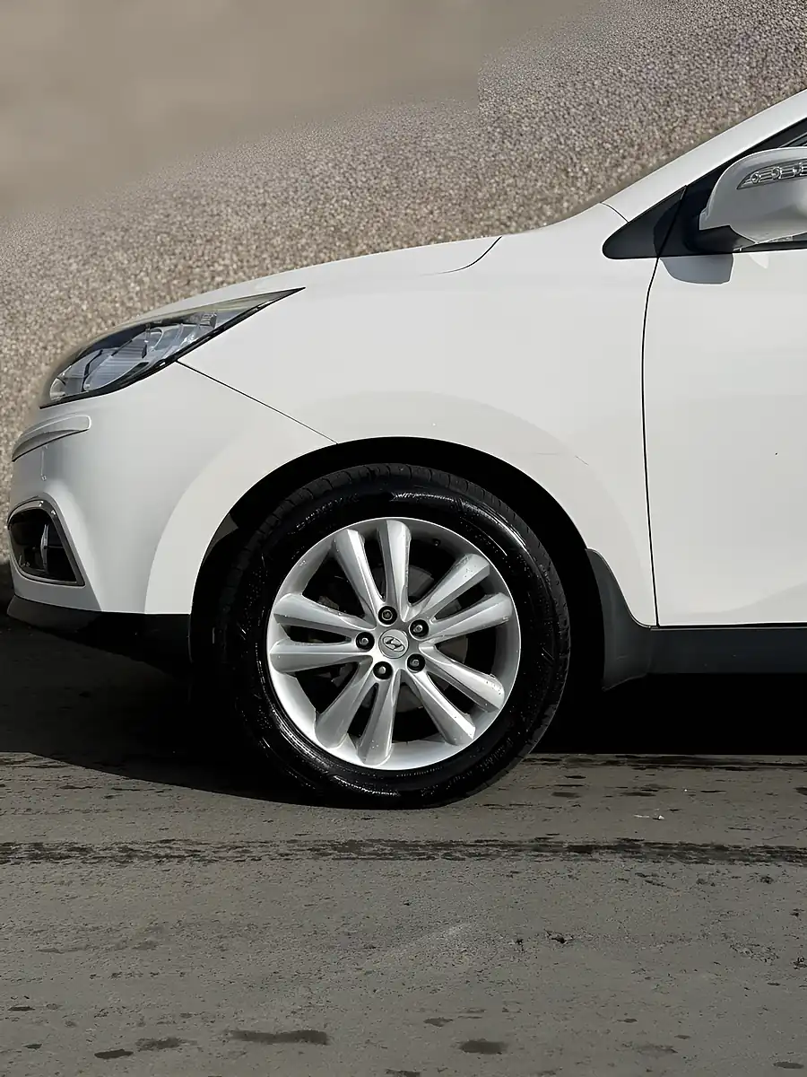 Used 2012 Hyundai IX35 Premium White - Interior and Exterior details 5