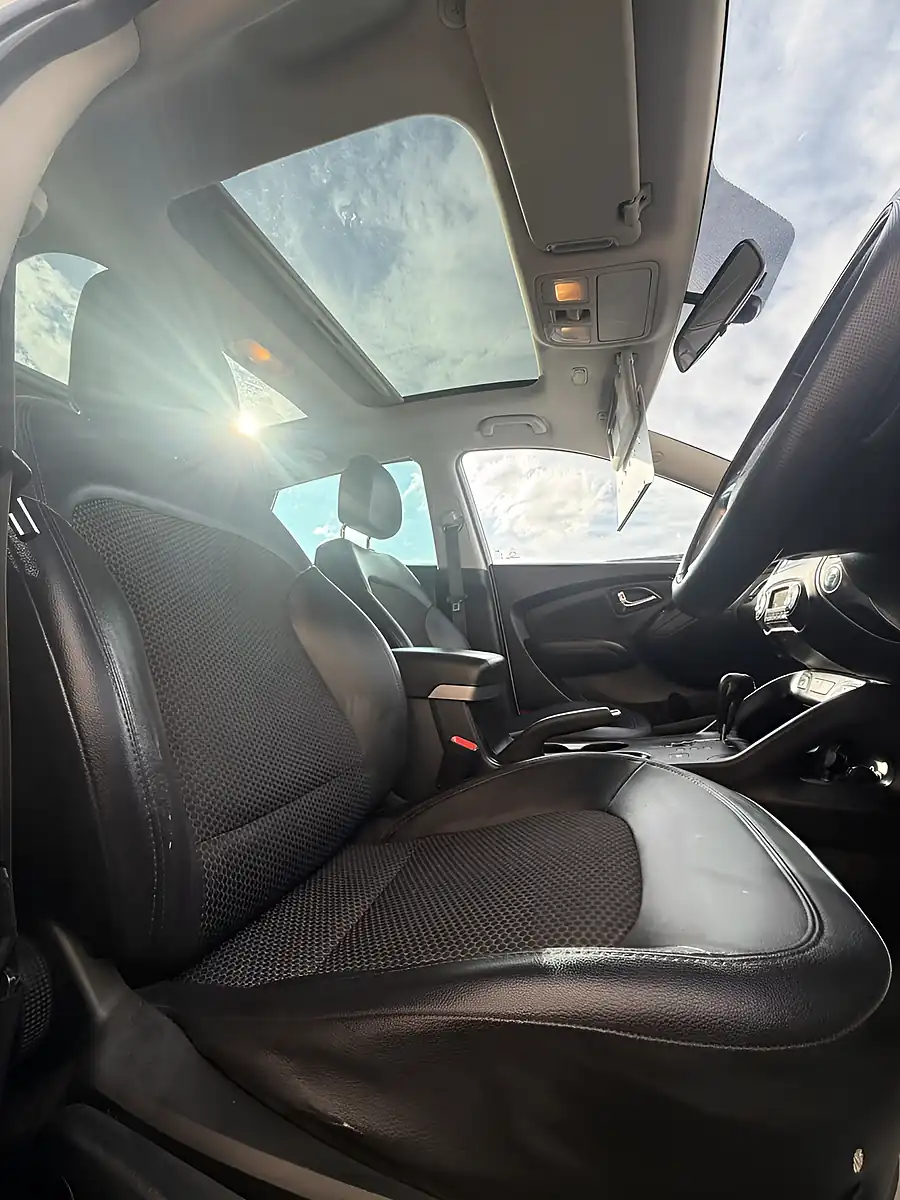 Used 2012 Hyundai IX35 Premium White - Interior and Exterior details 7
