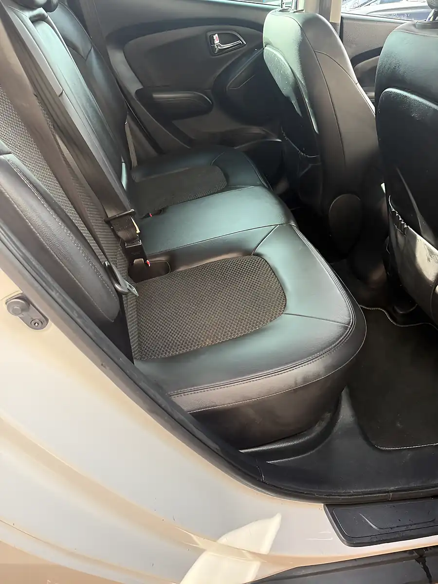 Used 2012 Hyundai IX35 Premium White - Interior and Exterior details 8