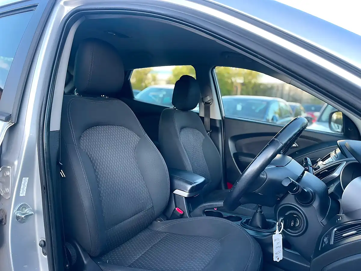 Used 2012 Hyundai ix35 Style Silver - Interior and Exterior details 9