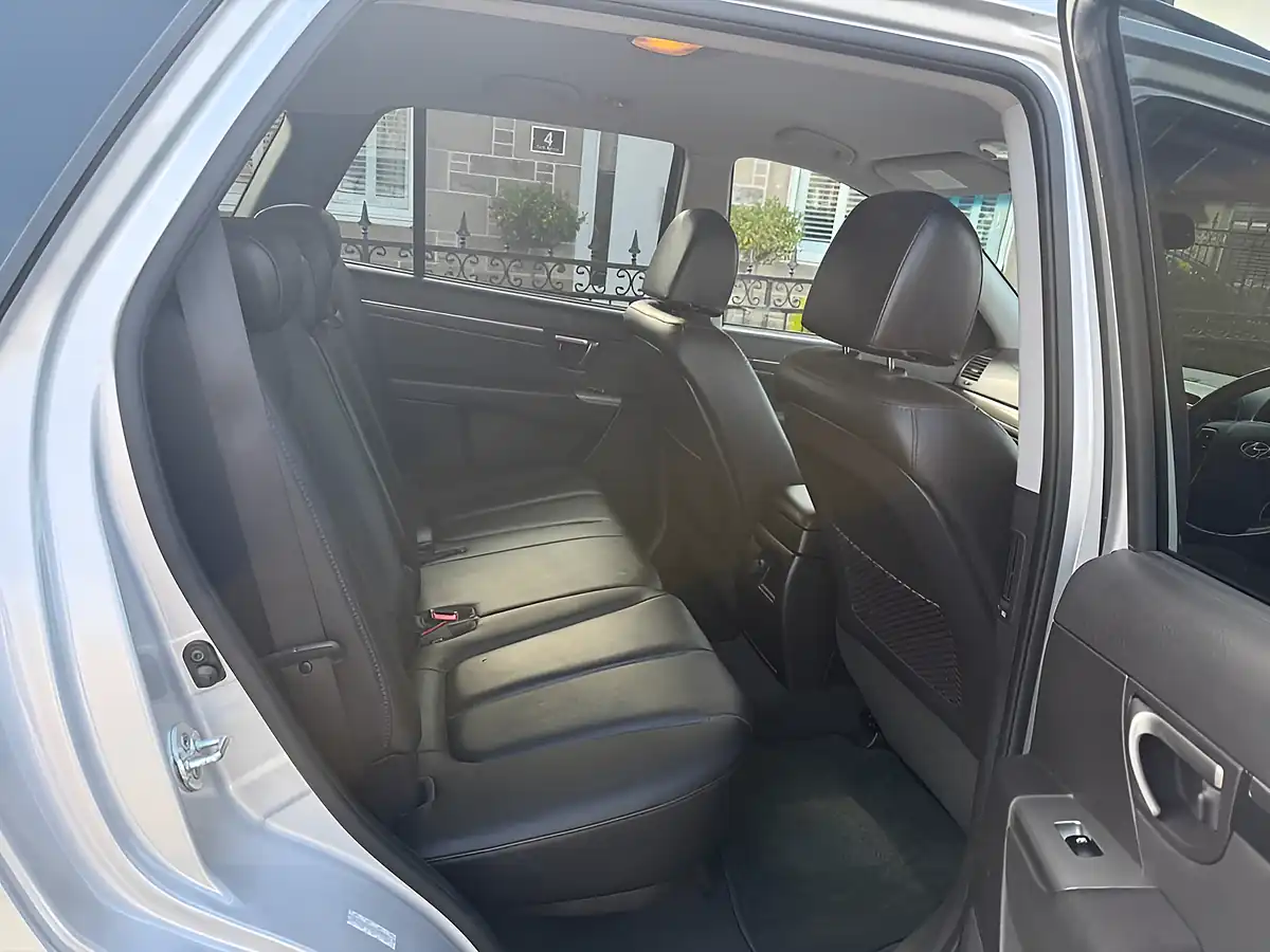 Used 2012 Hyundai Santa Fe Premium Silver - Interior and Exterior details 18