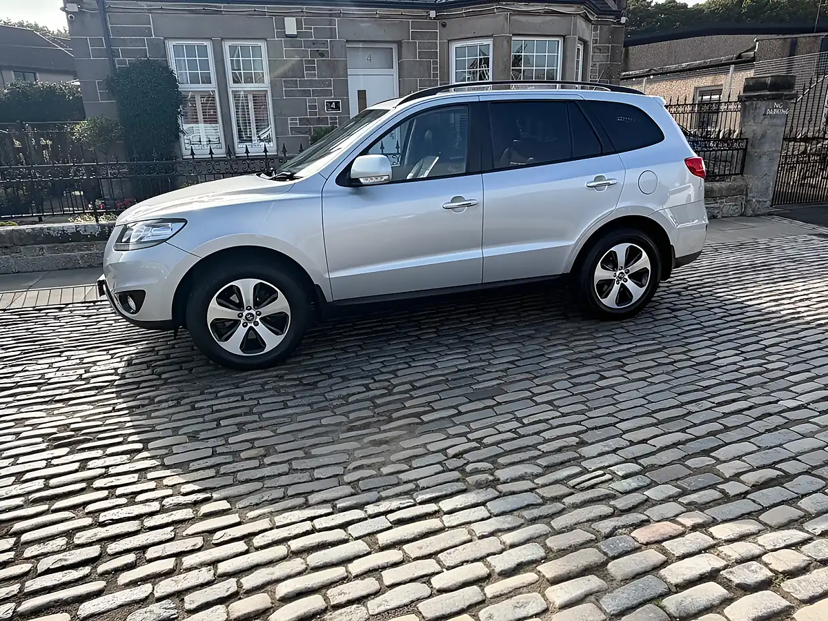 Used 2012 Hyundai Santa Fe Premium Silver - Interior and Exterior details 4
