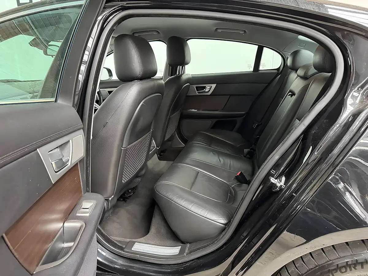 Used 2012 Jaguar Xf Luxury Auto Black - Interior and Exterior details 10