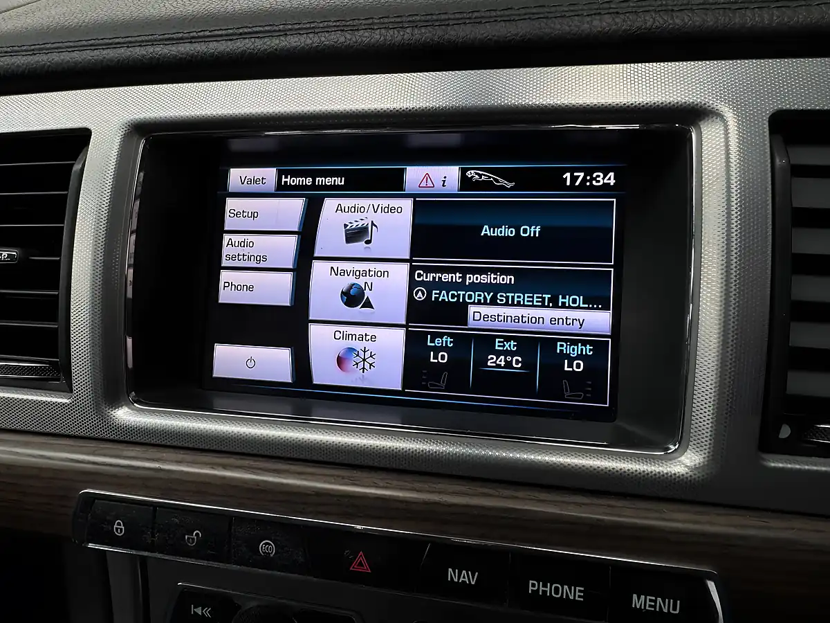 Used 2012 Jaguar Xf Luxury Auto Black - Interior and Exterior details 13