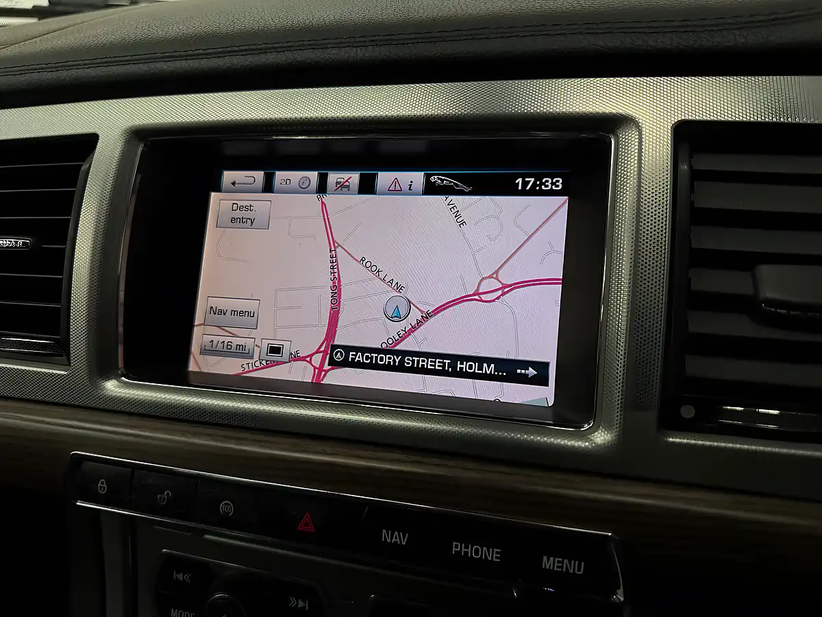 Used 2012 Jaguar Xf Luxury Auto Black - Interior and Exterior details 14