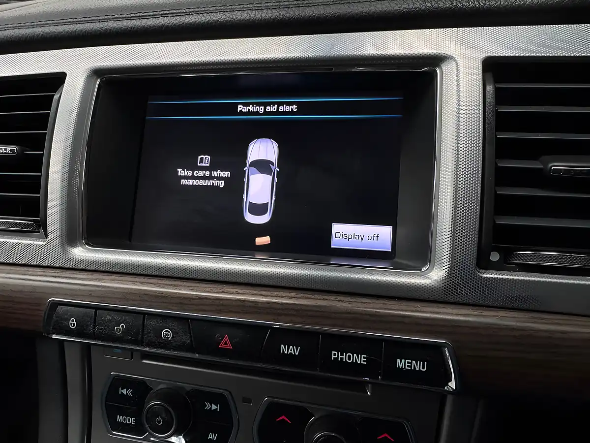Used 2012 Jaguar Xf Luxury Auto Black - Interior and Exterior details 17
