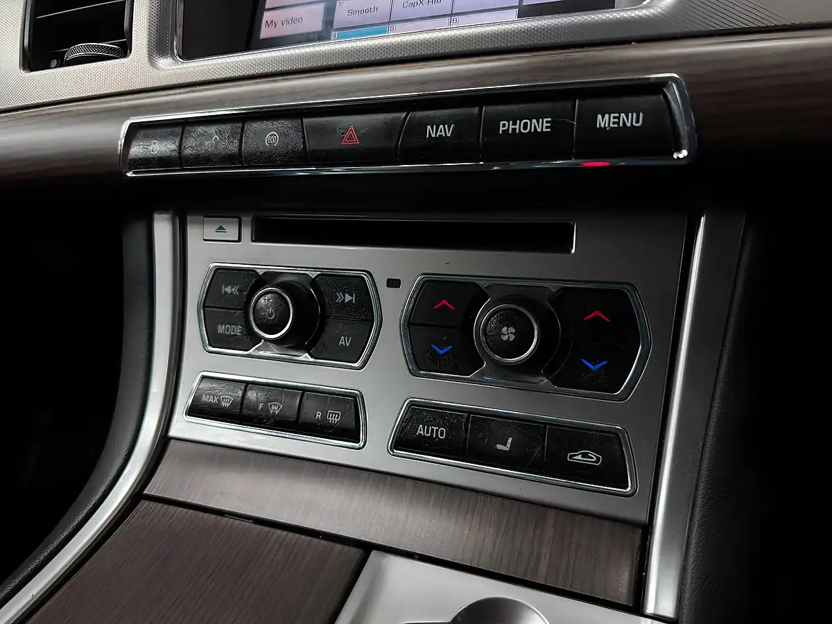 Used 2012 Jaguar Xf Luxury Auto Black - Interior and Exterior details 19