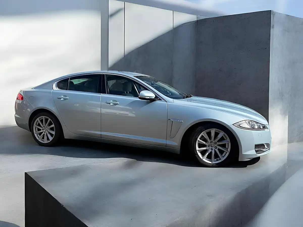 Used 2012 Jaguar Xf Luxury Blue - Front View