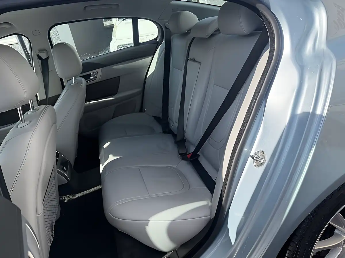 Used 2012 Jaguar Xf Luxury Blue - Interior and Exterior details 17