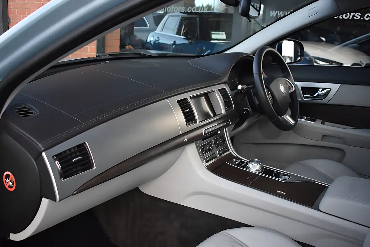 Used 2012 Jaguar Xf Luxury Crystal Blue - Interior and Exterior details 13
