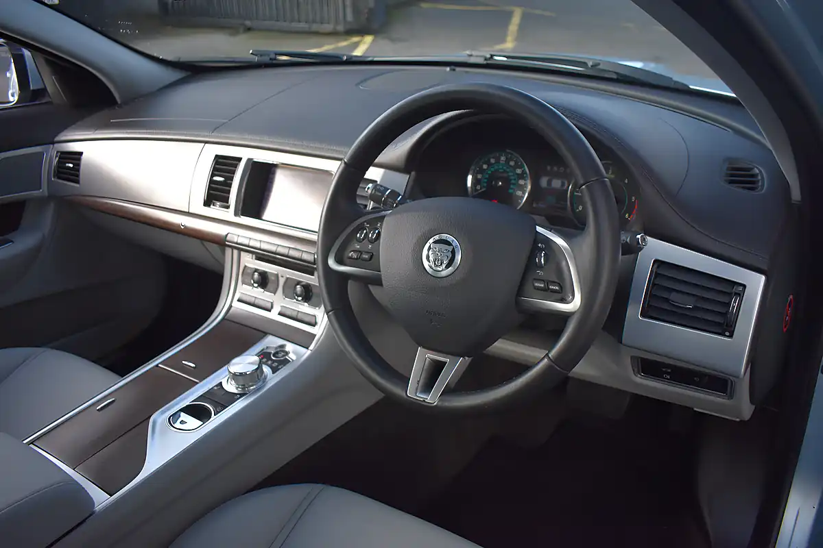 Used 2012 Jaguar Xf Luxury Crystal Blue - Interior and Exterior details 8