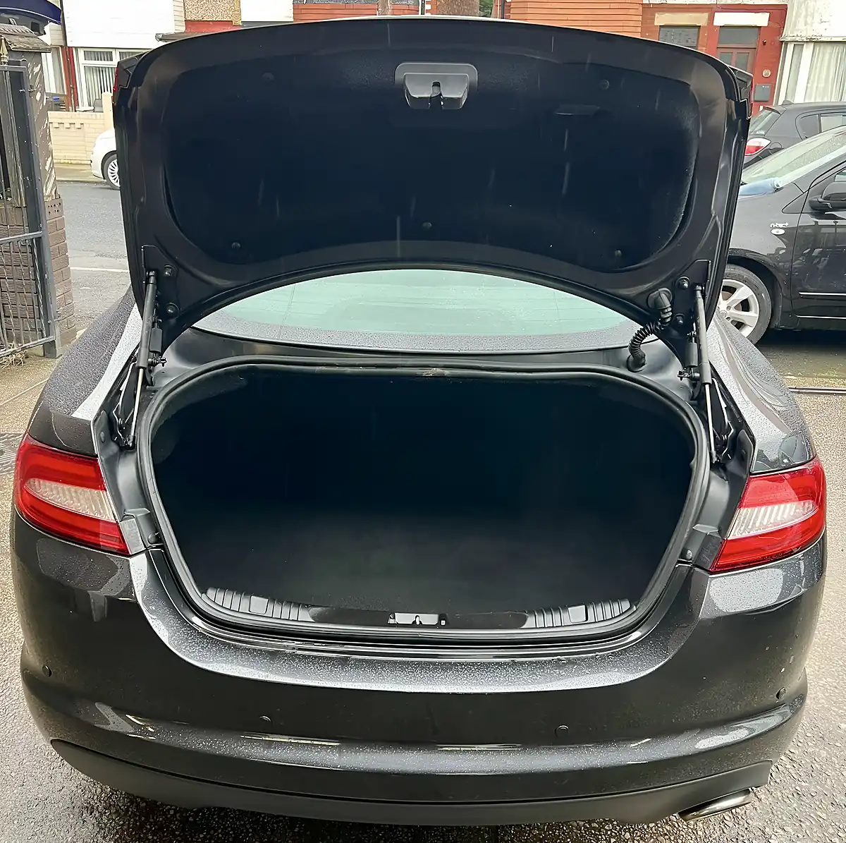 Used 2012 Jaguar Xf Luxury Grey Metallic - Interior and Exterior details 11