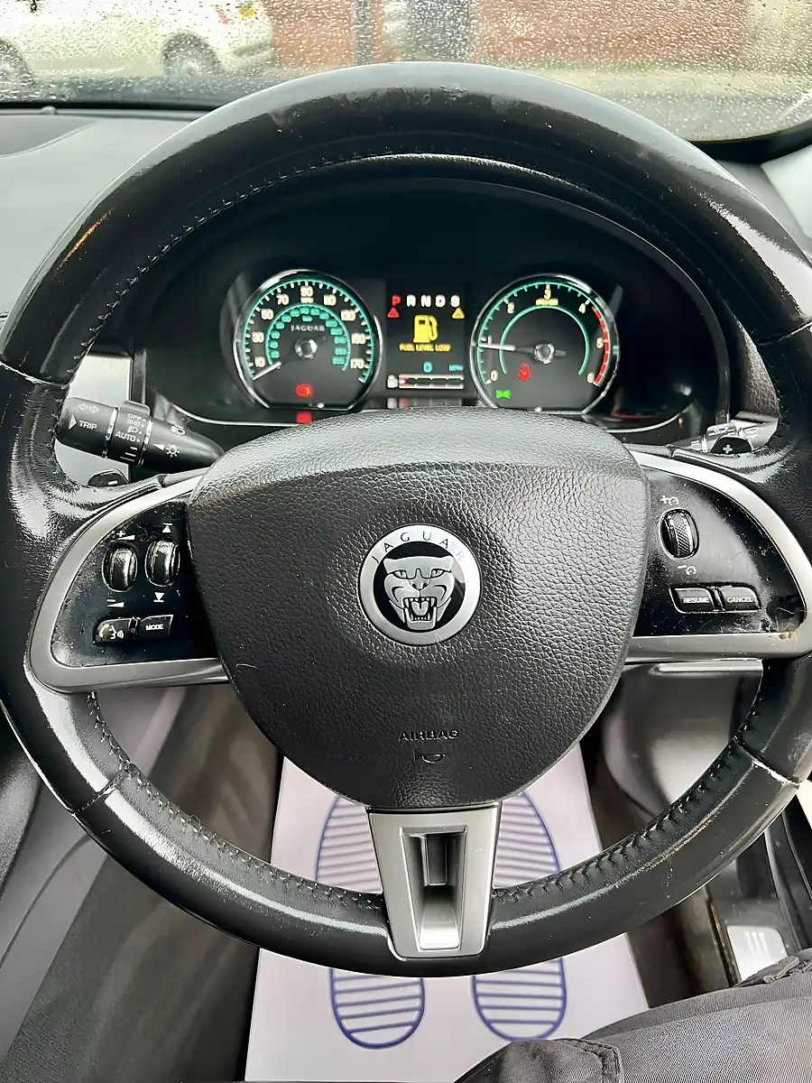 Used 2012 Jaguar Xf Luxury Grey Metallic - Interior and Exterior details 5