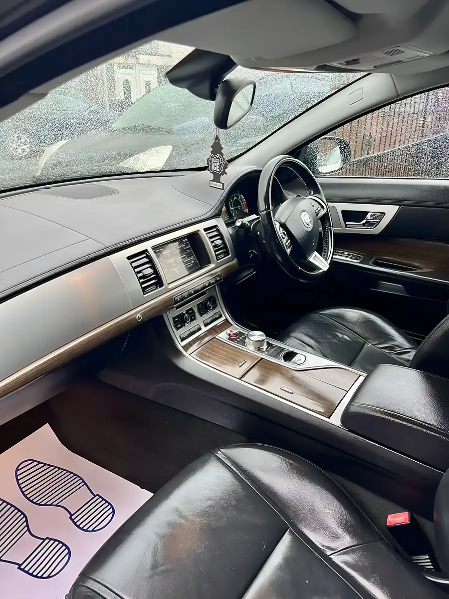 Used 2012 Jaguar Xf Luxury Grey Metallic - Interior and Exterior details 7