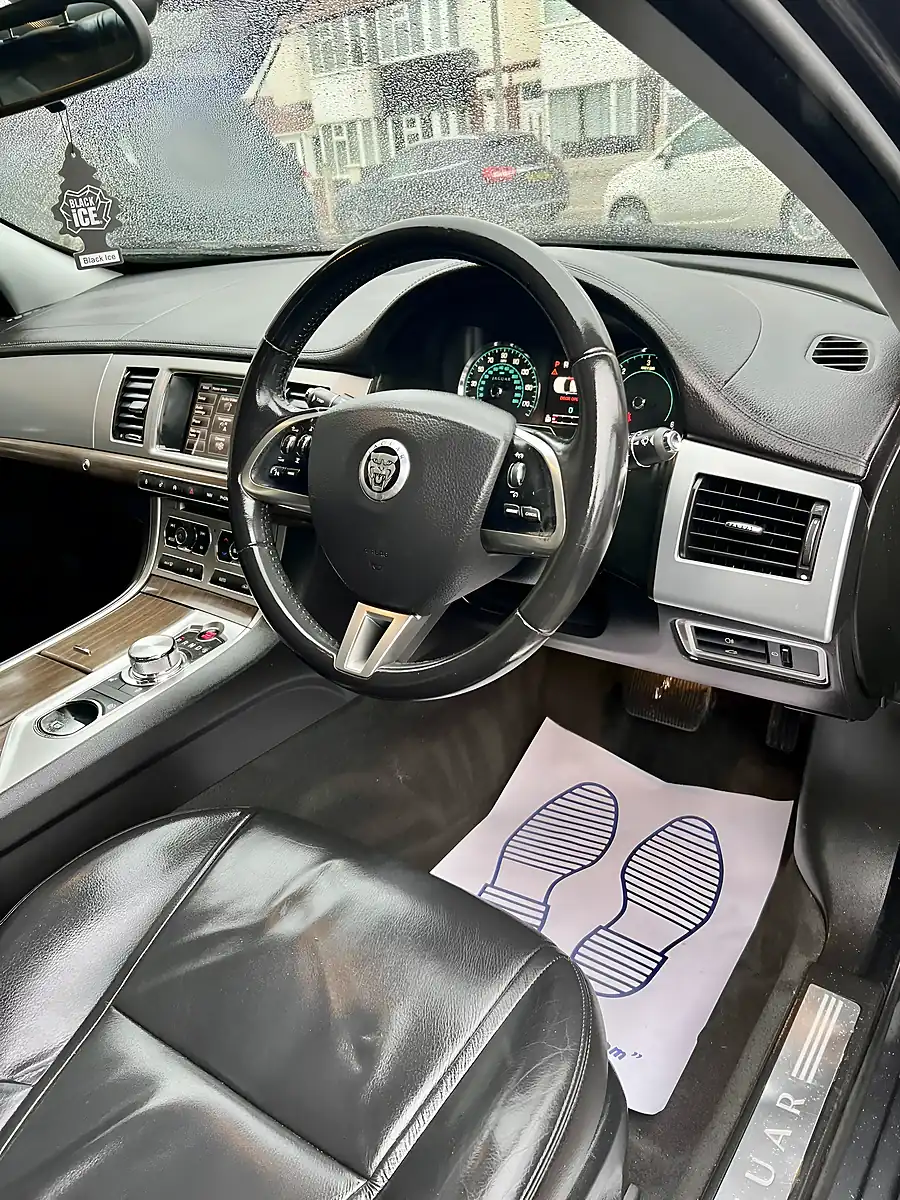 Used 2012 Jaguar Xf Luxury Grey Metallic - Interior and Exterior details 8