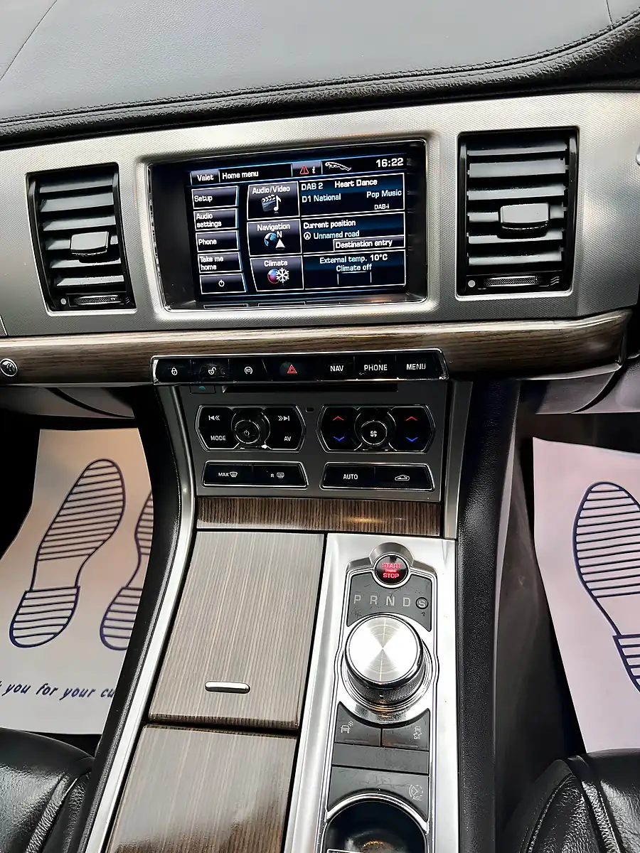 Used 2012 Jaguar Xf Luxury Grey Metallic - Interior and Exterior details 9
