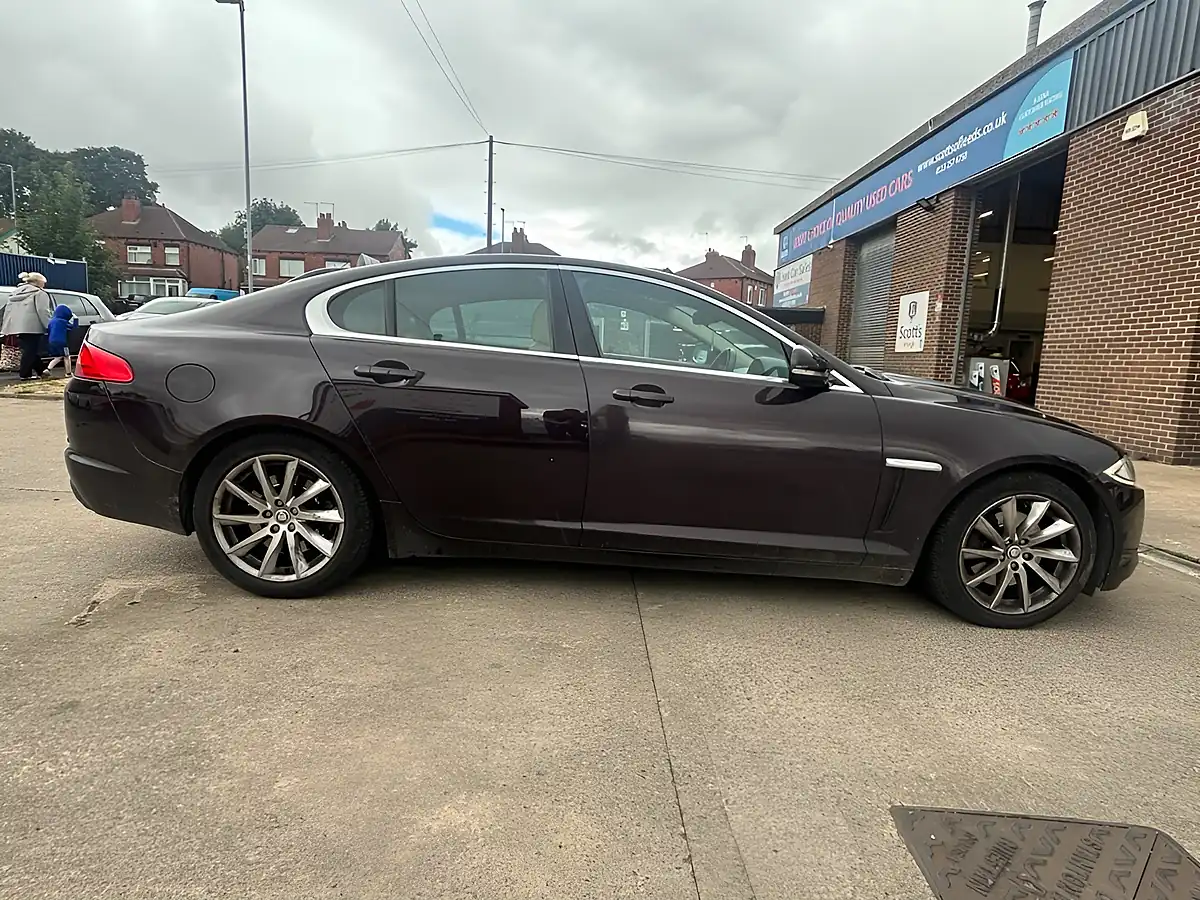 Used 2012 Jaguar Xf Luxury Red - Interior and Exterior details 8