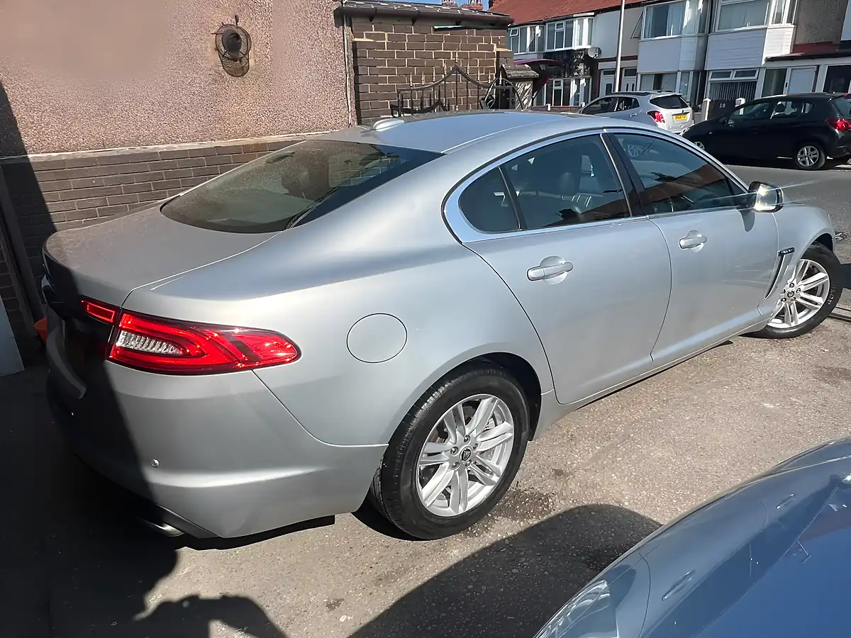 Used 2012 Jaguar Xf Luxury Silver Metallic - Interior and Exterior details 4