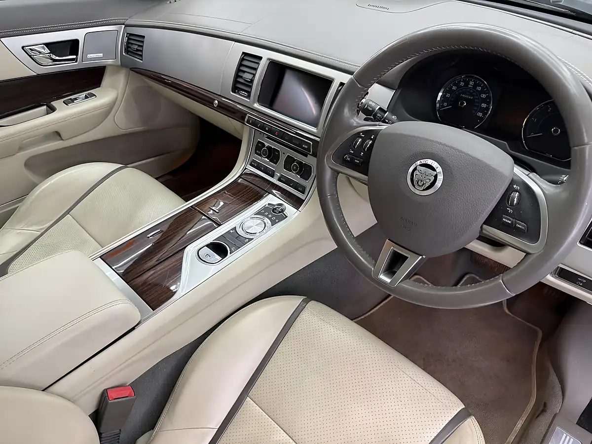 Used 2012 Jaguar Xf Portfolio Black - Interior and Exterior details 17
