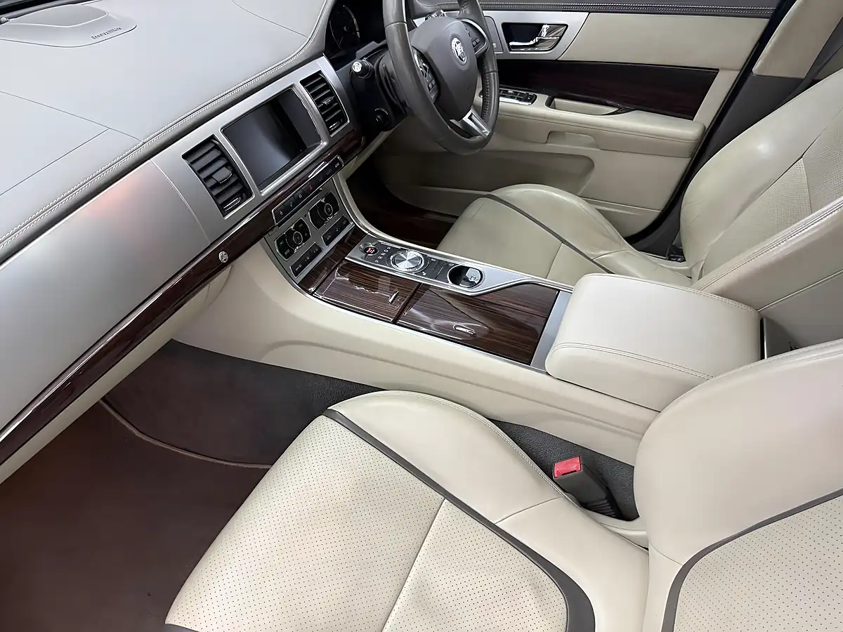 Used 2012 Jaguar Xf Portfolio Black - Interior and Exterior details 18
