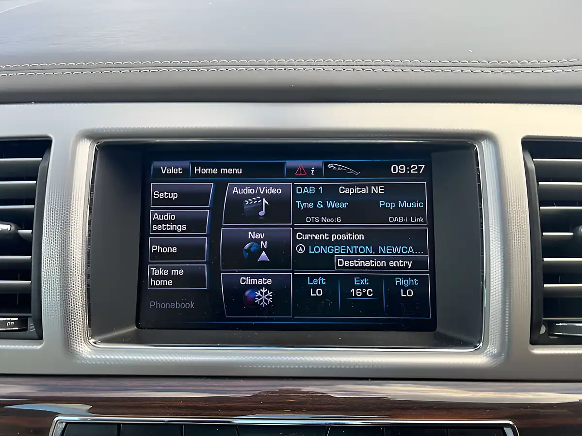 Used 2012 Jaguar Xf Portfolio Lunar Grey - Interior and Exterior details 18