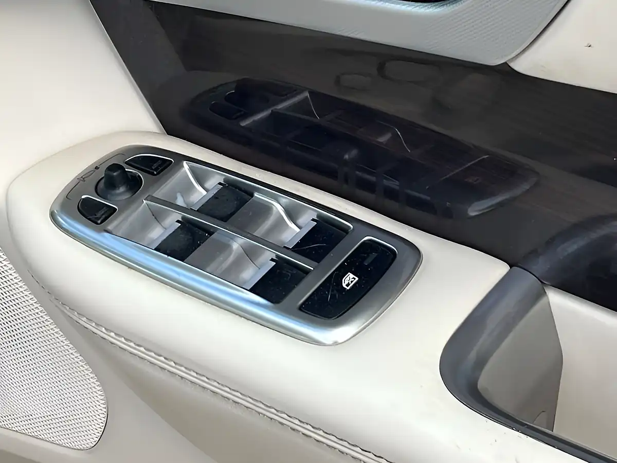 Used 2012 Jaguar Xf Portfolio Lunar Grey - Interior and Exterior details 20