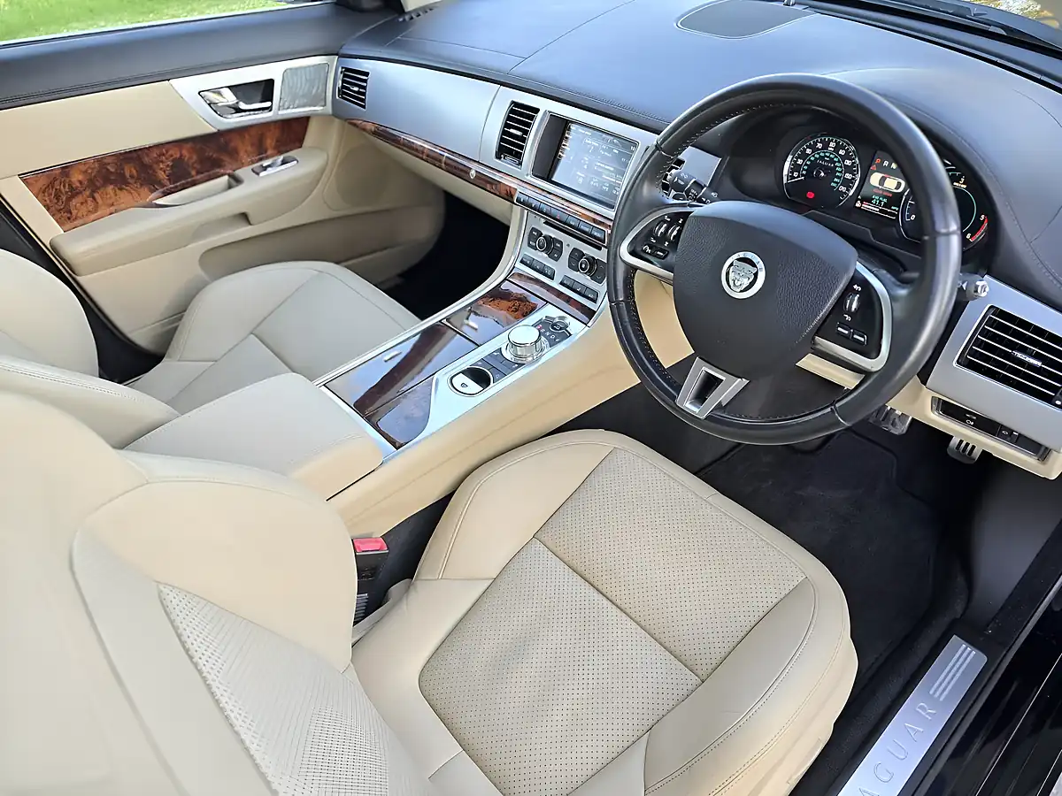 Used 2012 Jaguar Xf Premium Luxury Black - Front View