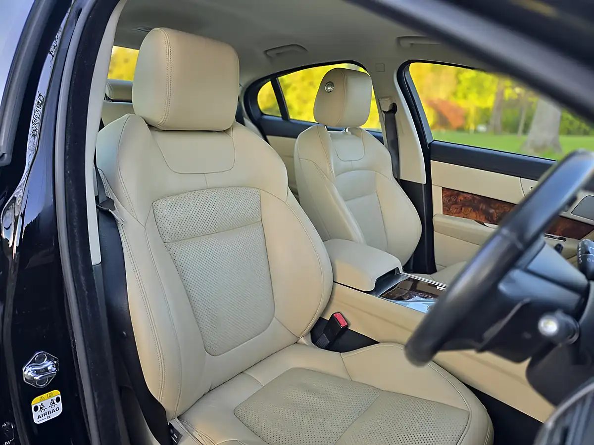 Used 2012 Jaguar Xf Premium Luxury Black - Interior and Exterior details 6