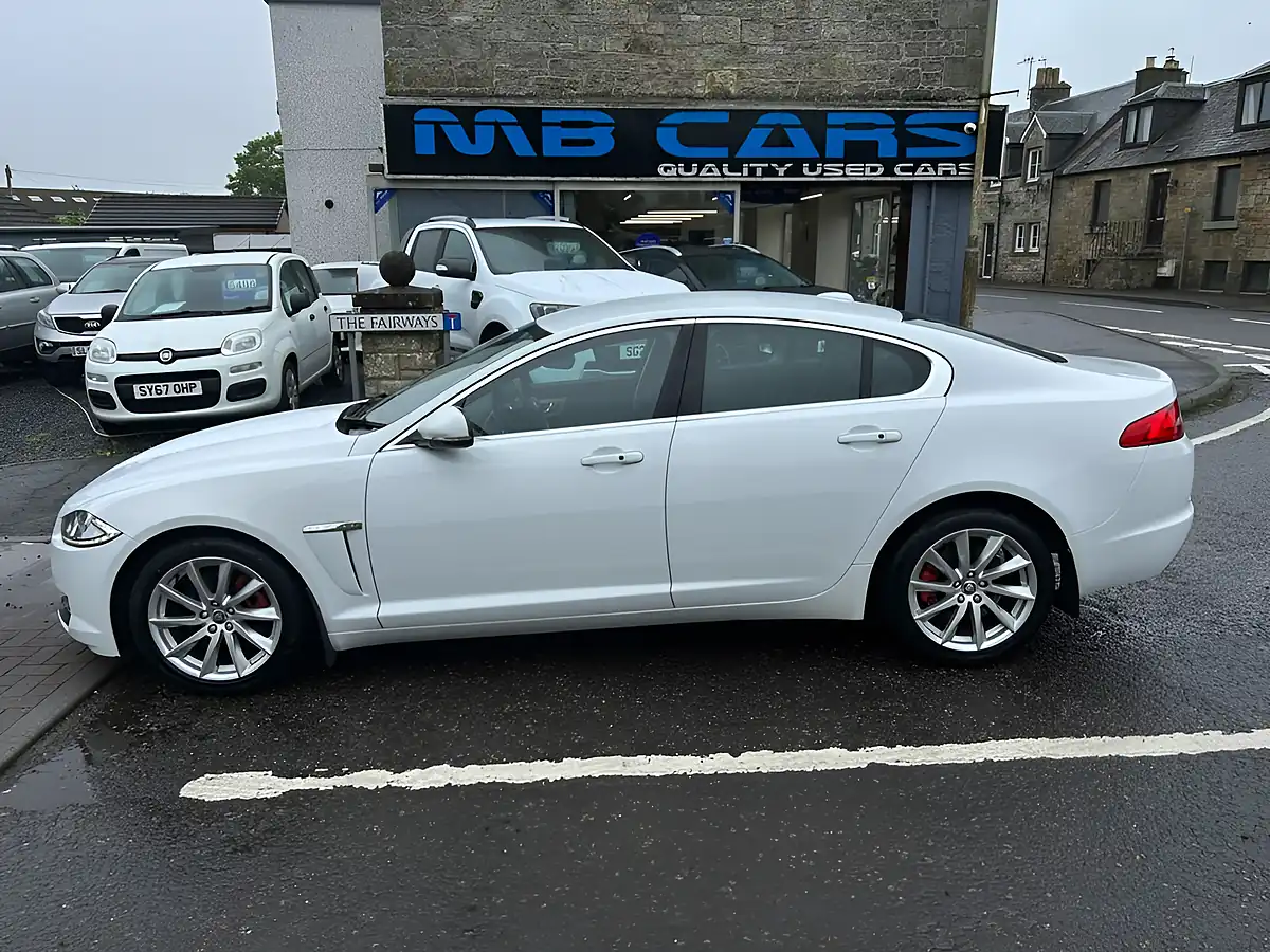 Used 2012 Jaguar Xf Premium Luxury White - Front View