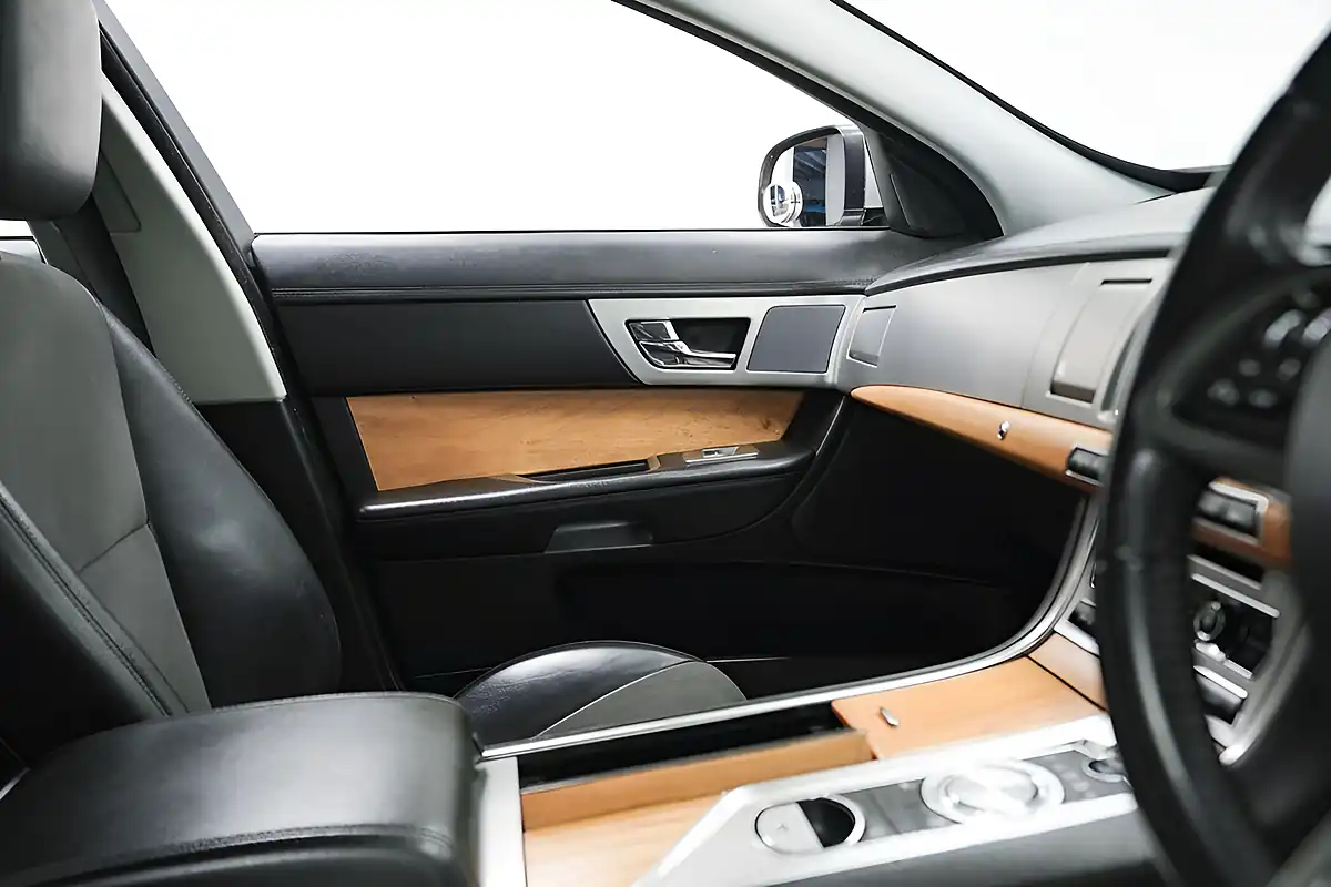 Used 2012 Jaguar Xf Se Business Silver - Interior and Exterior details 15