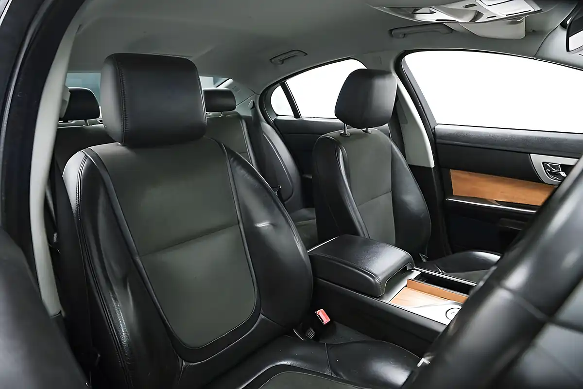 Used 2012 Jaguar Xf Se Business Silver - Interior and Exterior details 9