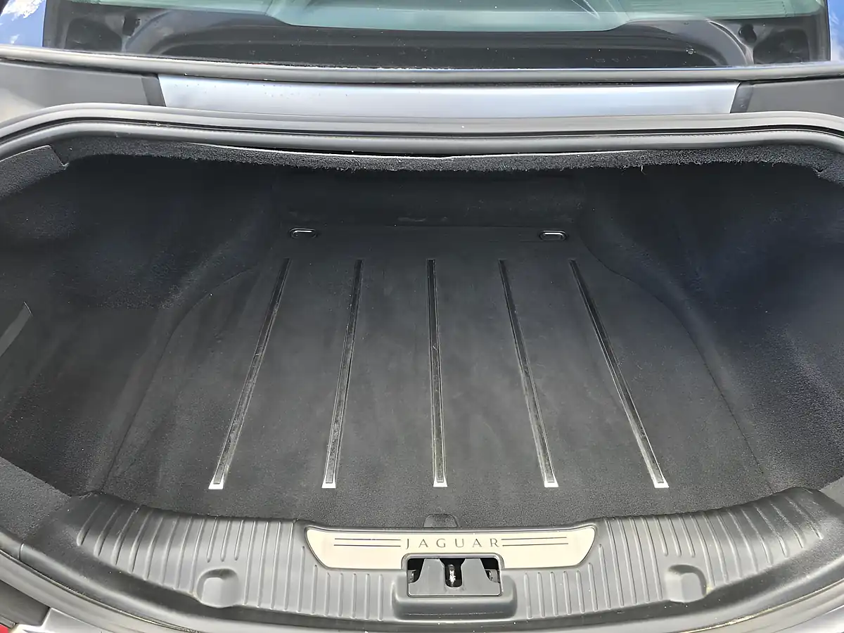 Used 2012 Jaguar Xj Portfolio Grey - Interior and Exterior details 16