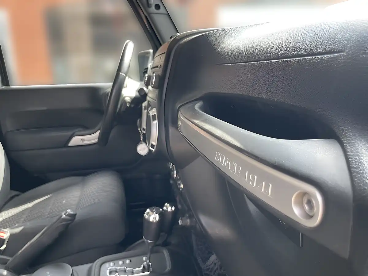 Used 2012 Jeep Wrangler Sahara Metallic Green - Interior and Exterior details 16