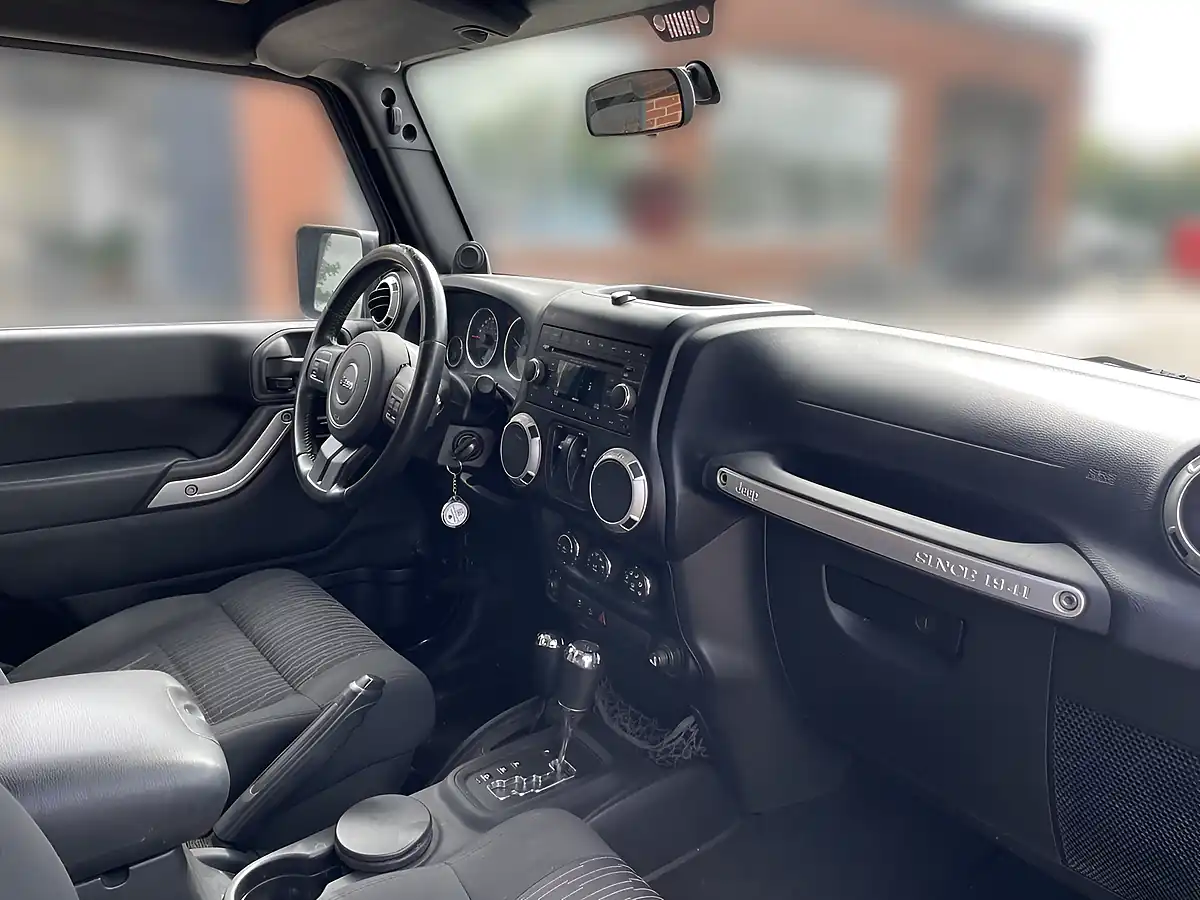Used 2012 Jeep Wrangler Sahara Metallic Green - Interior and Exterior details 7