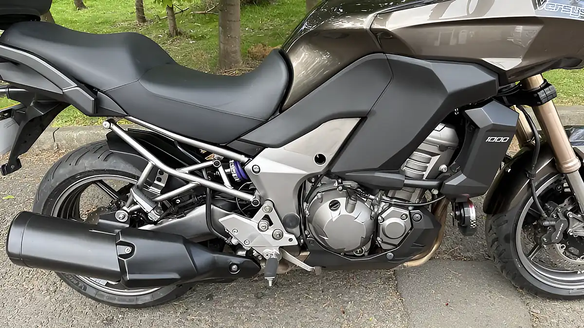 Used 2012 Kawasaki Versys Grey - Interior and Exterior details 6
