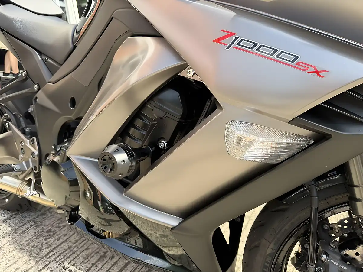 Used 2012 Kawasaki Z1000 Sx Black - Interior and Exterior details 8