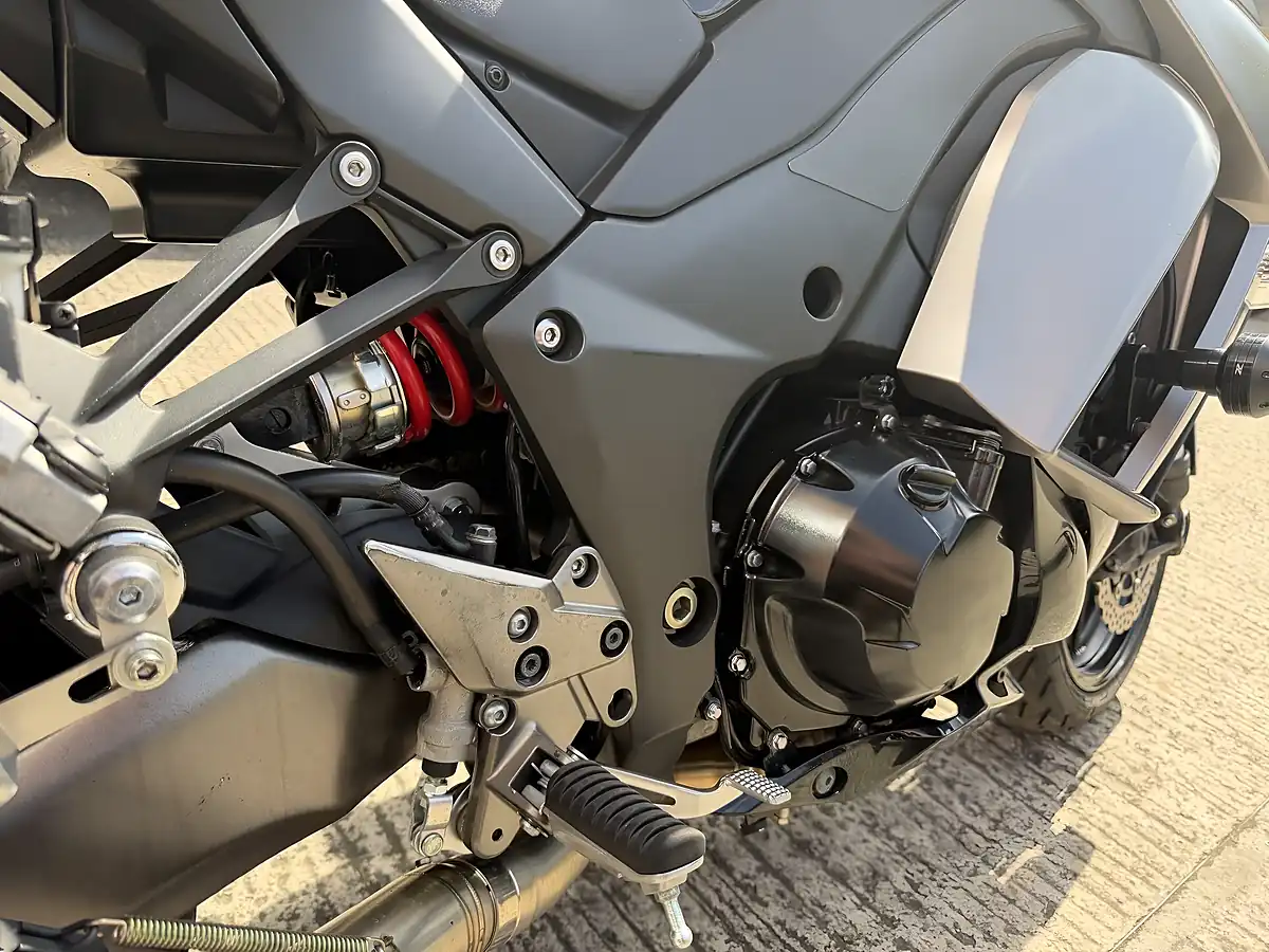 Used 2012 Kawasaki Z1000 Sx Black - Interior and Exterior details 9