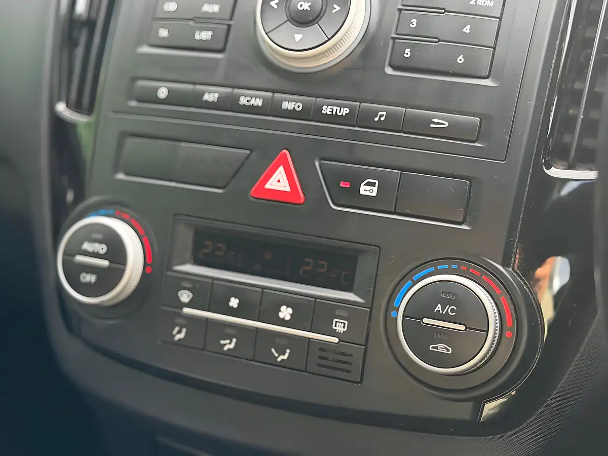 Used 2012 Kia Ceed 3 White - Interior and Exterior details 16