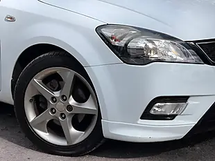 Used 2012 Kia Ceed 3 White - Interior and Exterior details 4