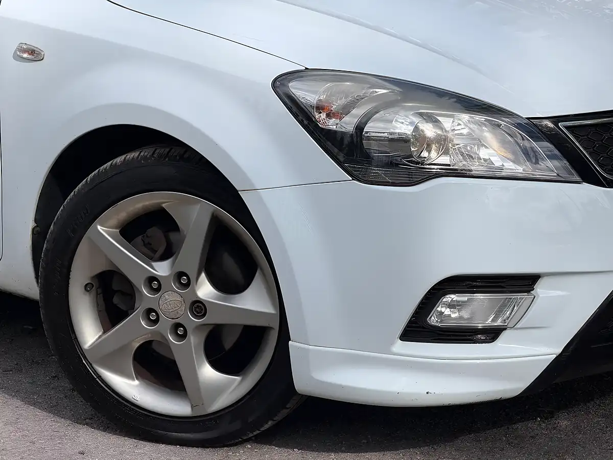 Used 2012 Kia Ceed 3 White - Interior and Exterior details 4